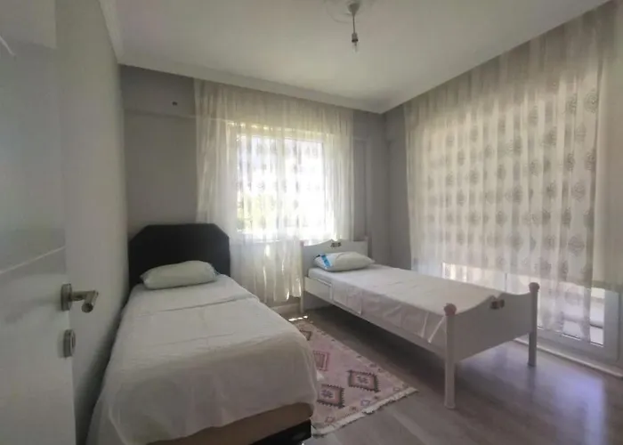 Daire Safran House *